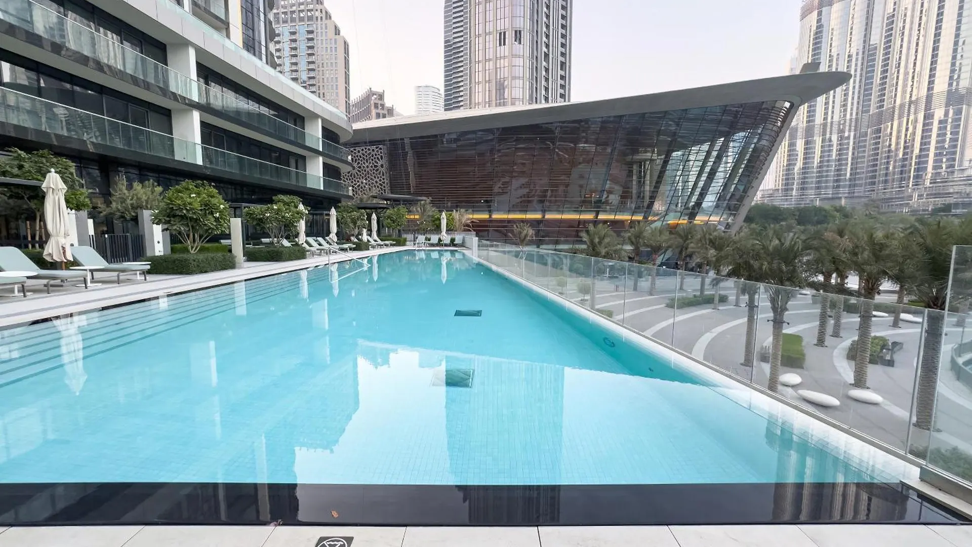 Signature Series 1 Bedroom Apartment I Free Parking, Gym, Pool I Playstation 5 I By Skyline Serenity Dubai