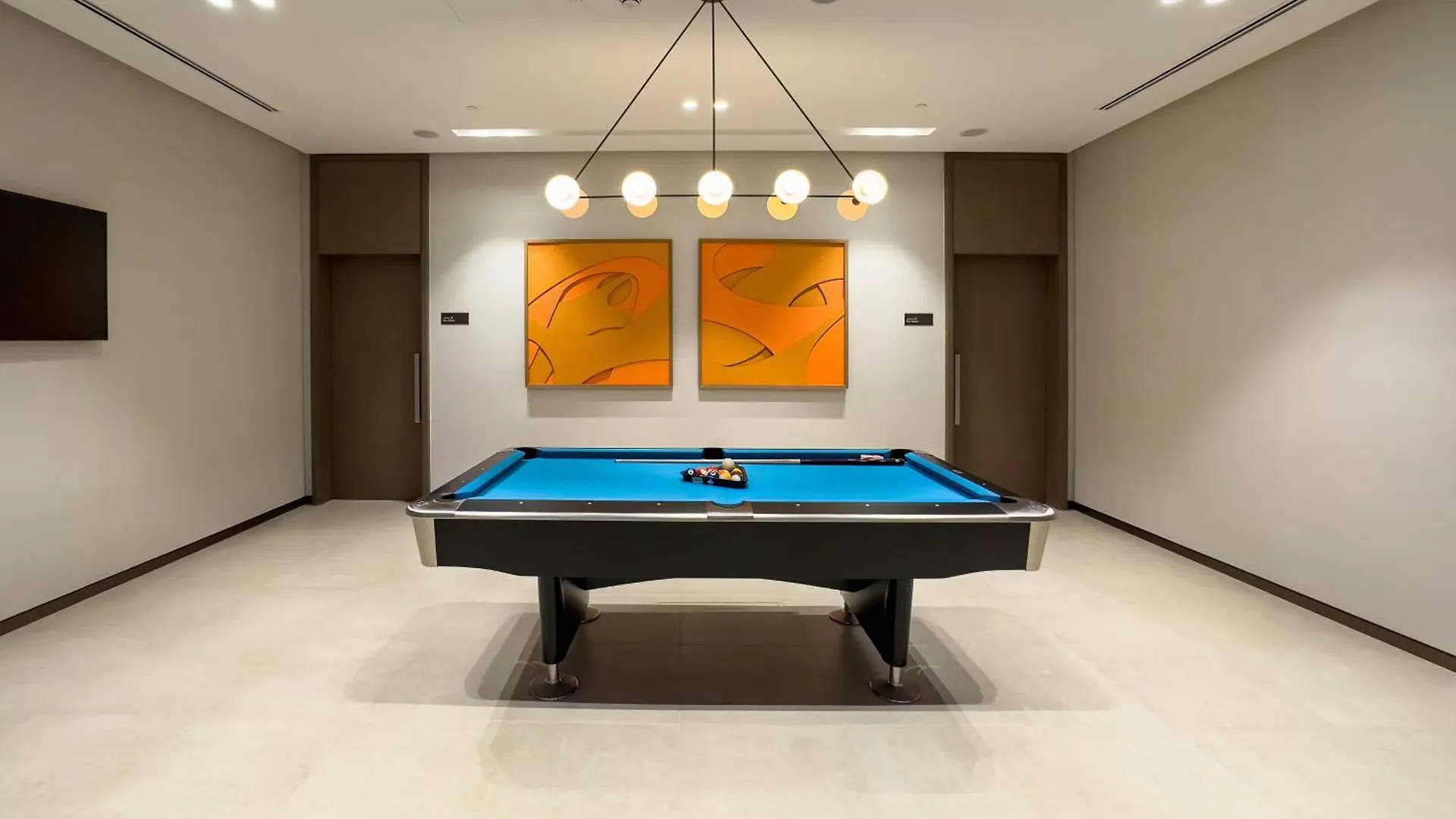 Signature Series 1 Bedroom Apartment I Free Parking, Gym, Pool I Playstation 5 I By Skyline Serenity Dubai