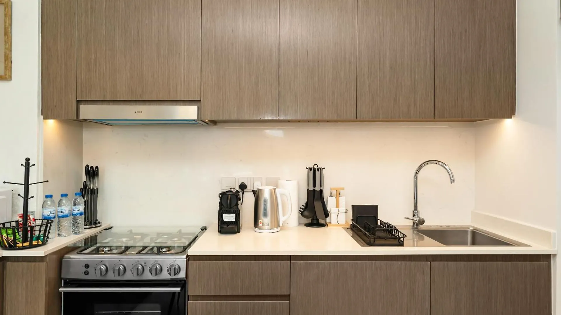 Signature Series 1 Bedroom Apartment I Free Parking, Gym, Pool I Playstation 5 I By Skyline Serenity Dubai 0*,