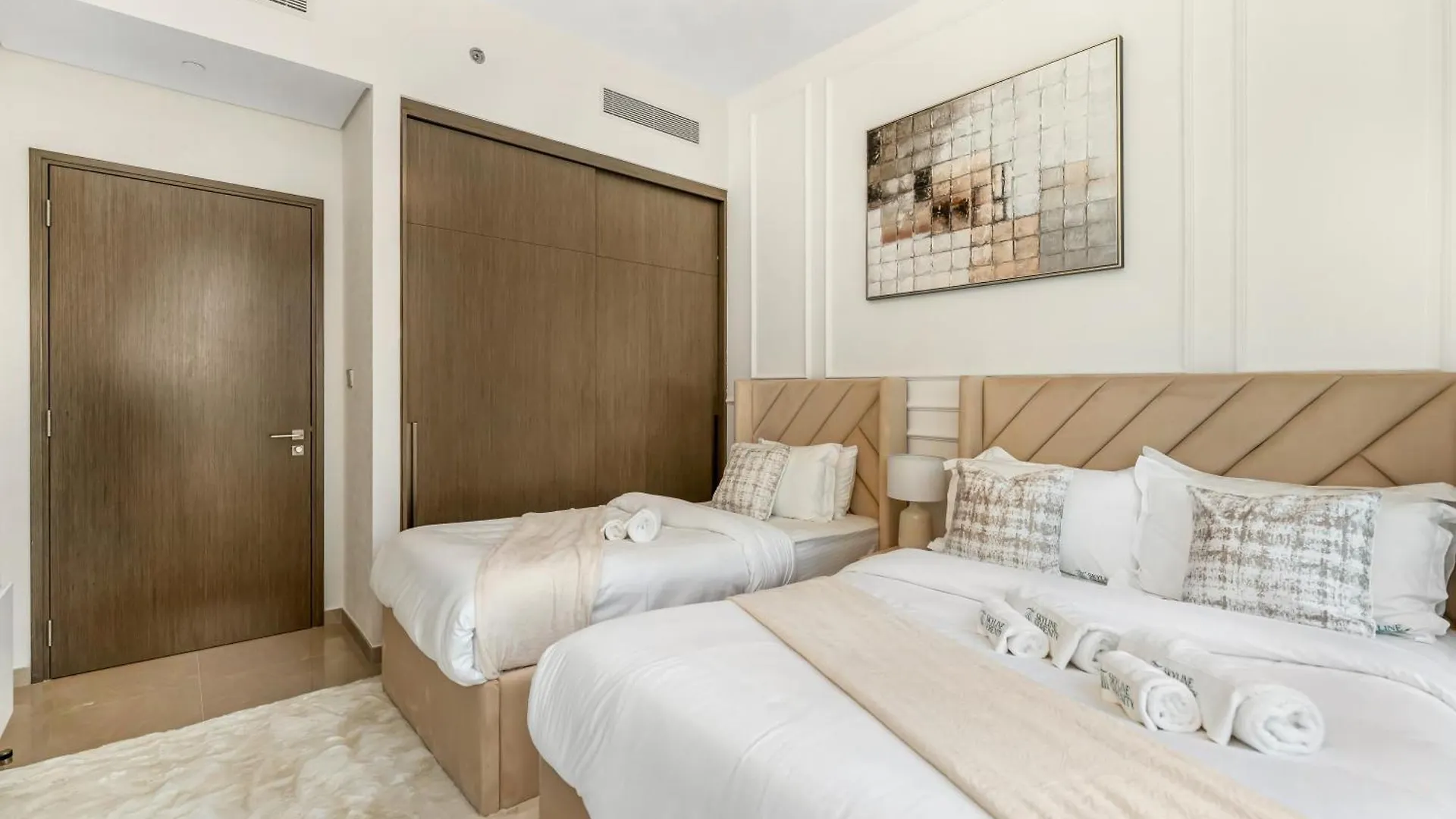 Signature Series 1 Bedroom Apartment I Free Parking, Gym, Pool I Playstation 5 I By Skyline Serenity Dubai