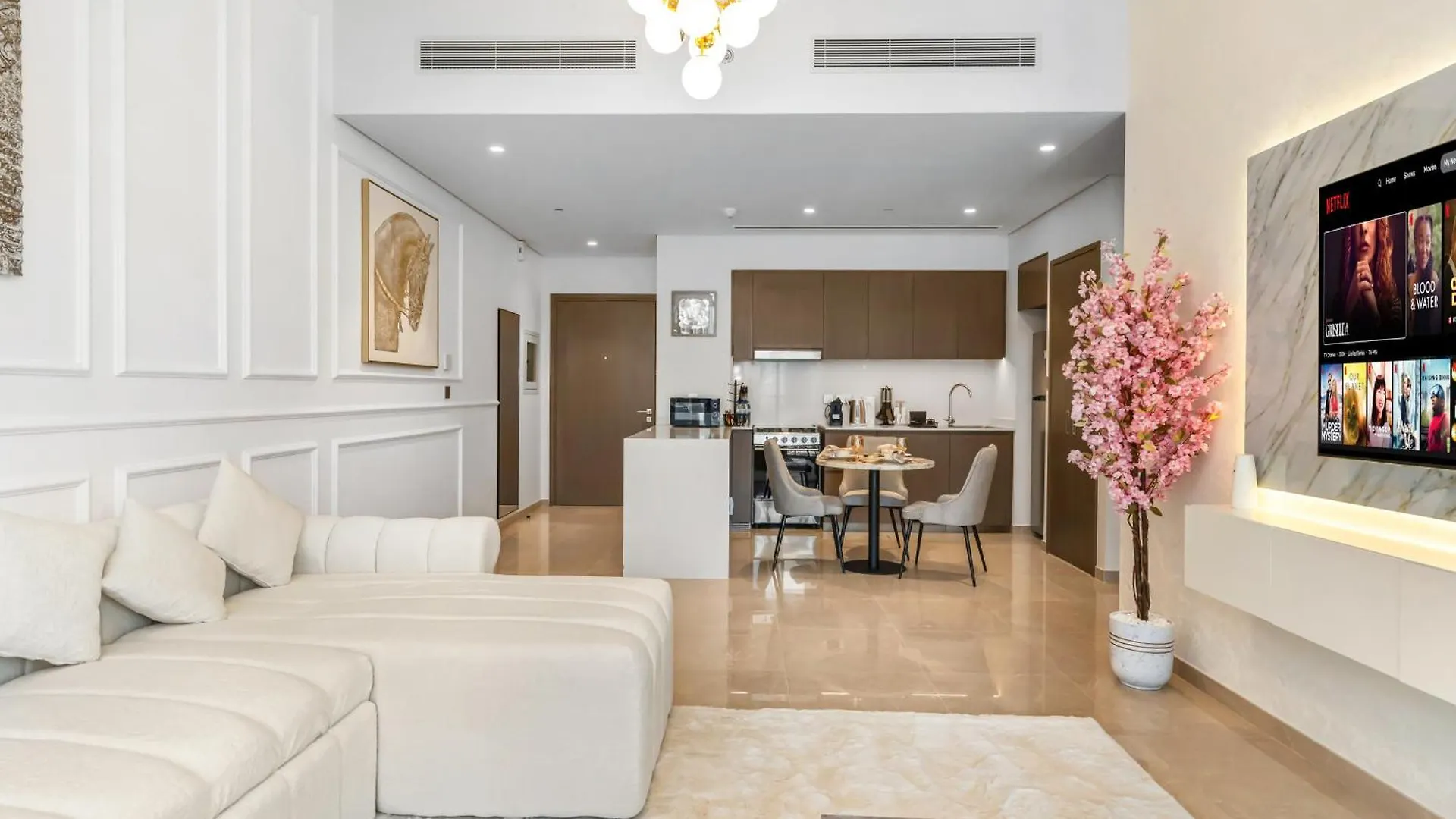 Signature Series 1 Bedroom Apartment I Free Parking, Gym, Pool I Playstation 5 I By Skyline Serenity Dubai