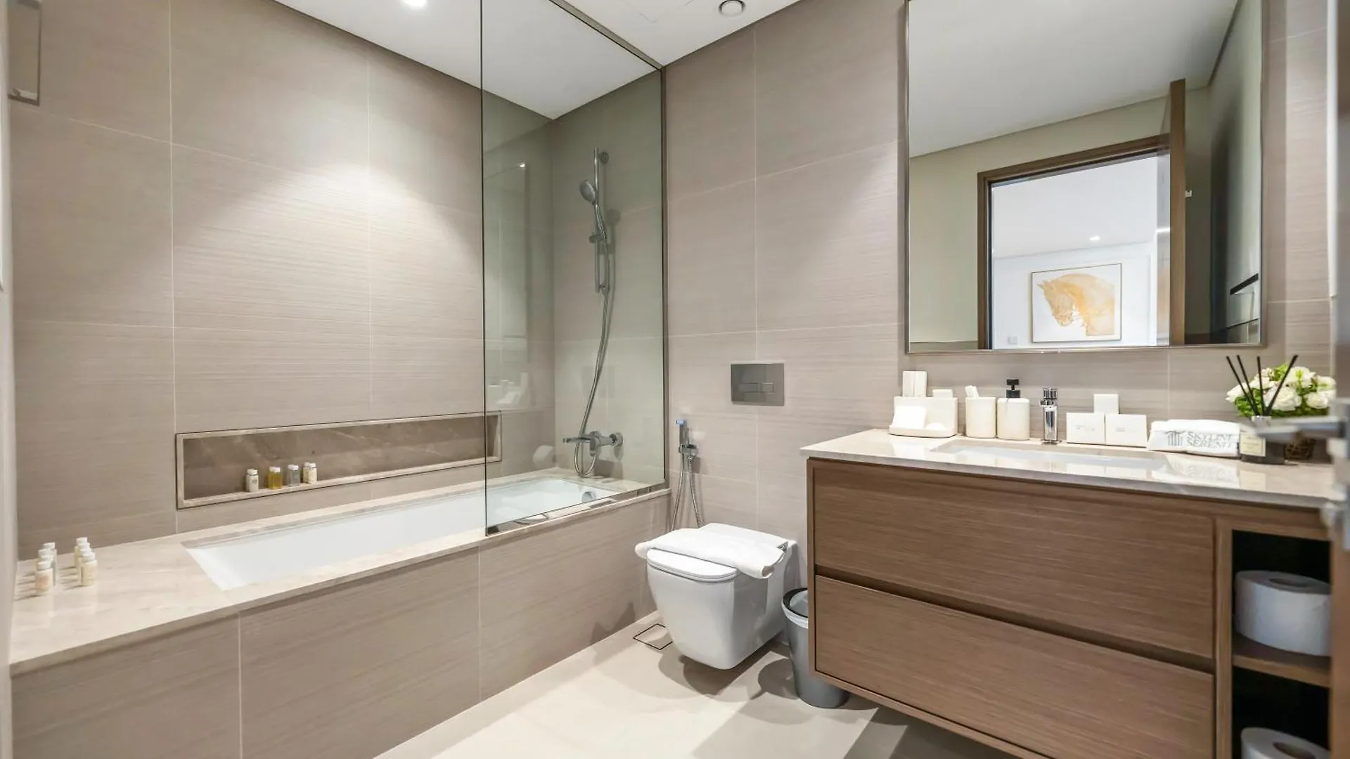 Signature Series 1 Bedroom Apartment I Free Parking, Gym, Pool I Playstation 5 I By Skyline Serenity Dubai