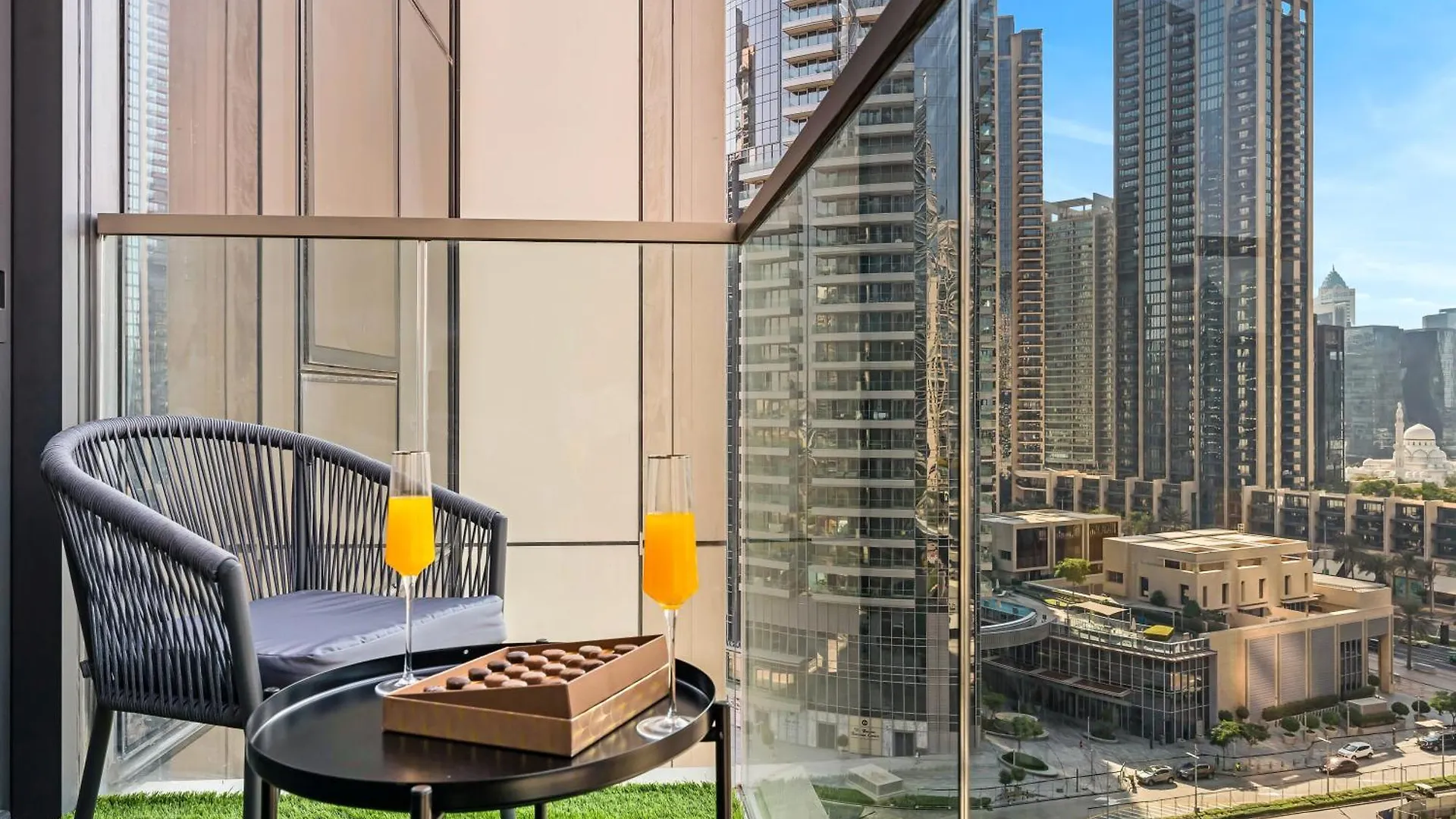 Signature Series 1 Bedroom Apartment I Free Parking, Gym, Pool I Playstation 5 I By Skyline Serenity Dubai