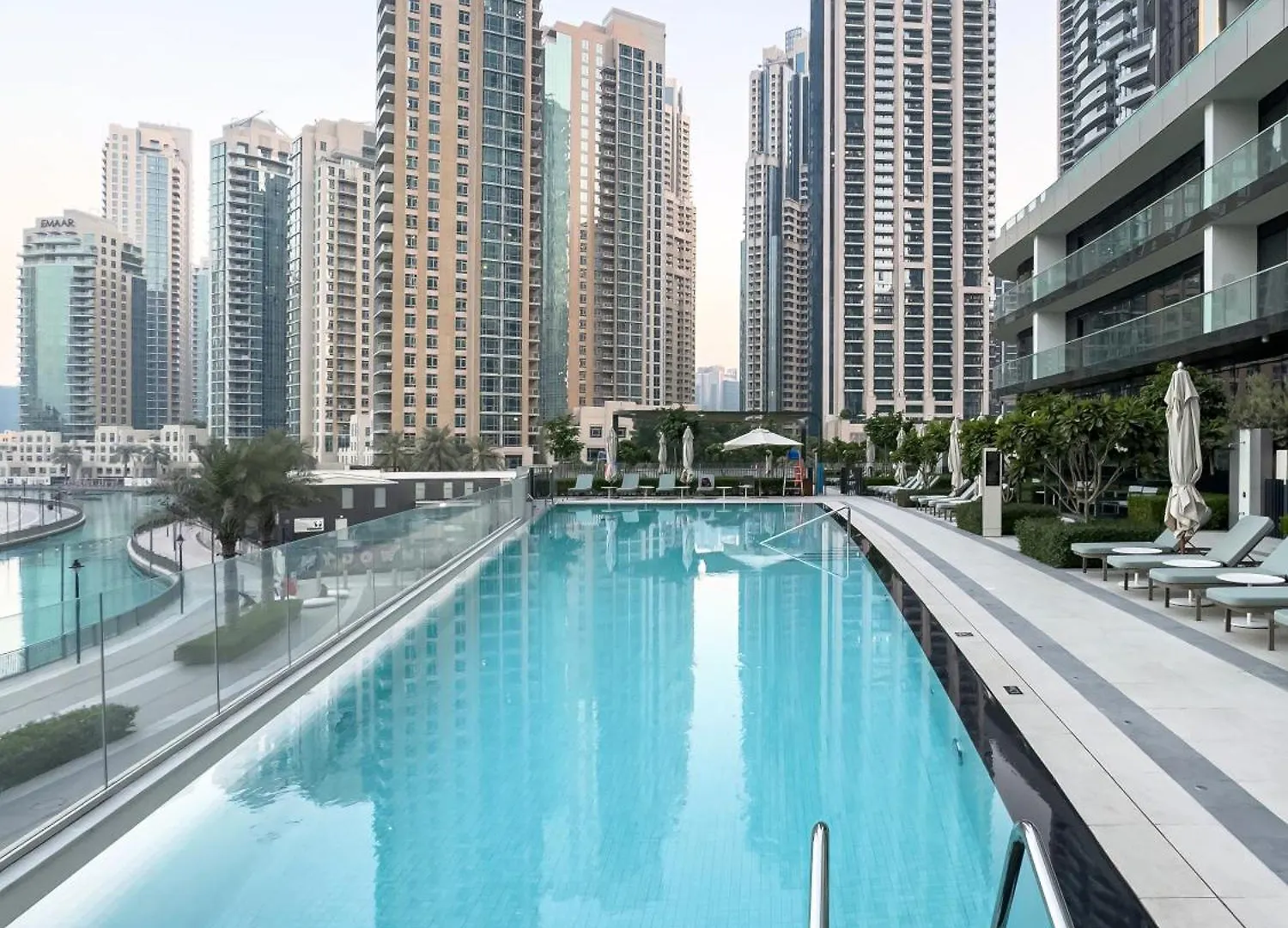 Signature Series 1 Bedroom Apartment I Free Parking, Gym, Pool I Playstation 5 I By Skyline Serenity Dubai